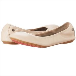 Cream hush puppies flats- size 8m